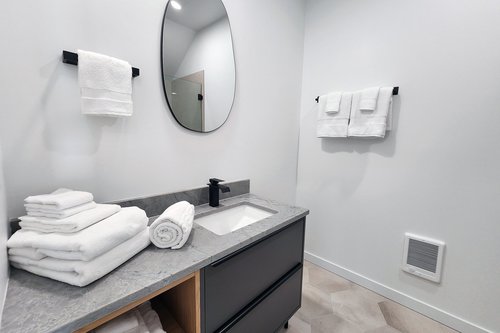 Full bath on the entry level floor.