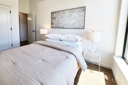 Snuggle up in this comfy queen bed.