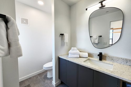 Ensuite bath for the primary suite.