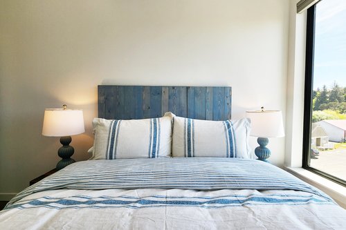 Queen bed in the third bedroom upstairs.