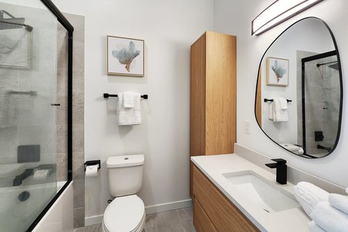 Full bath to share on the third floor,