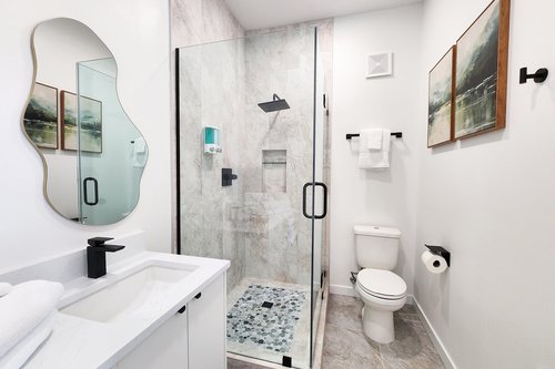 Ensuite bath in the entry level bedroom.