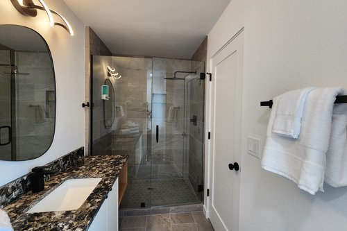 Primary bedroom ensuite