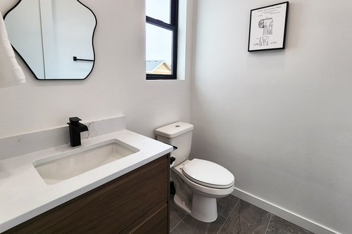 Powder bath on 2nd level.