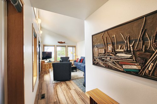 Entry into the living room with bench seating.