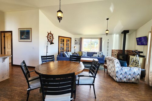 Plenty of places at the table to enjoy a wonderful meal.