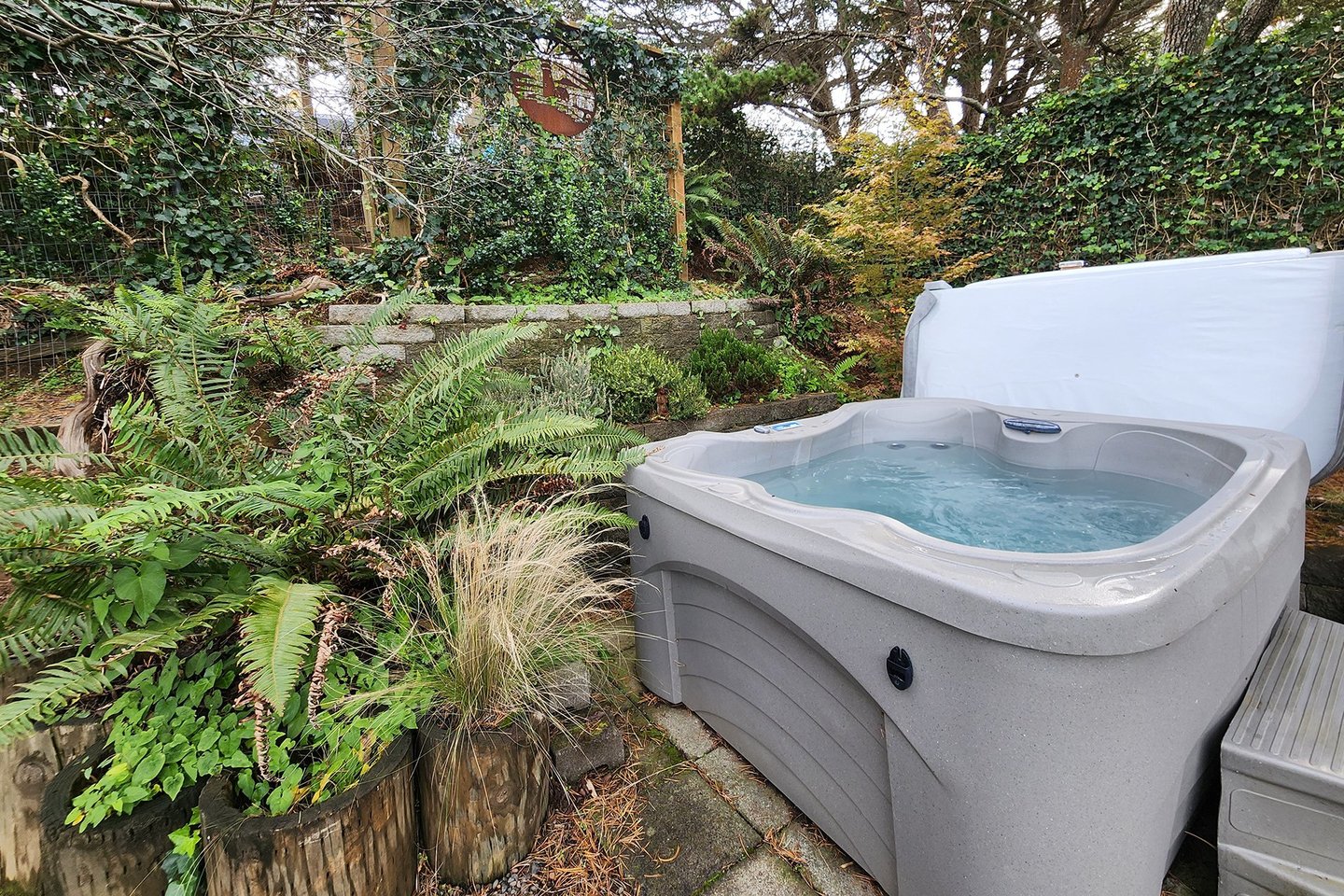 Emerse yourself in relaxing bubbles and jets!