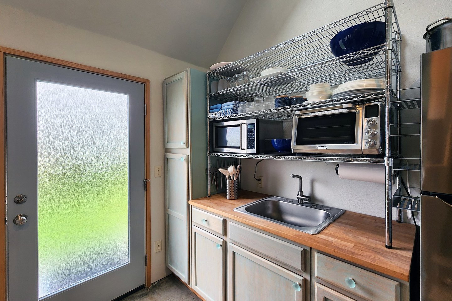 Small but functional kitchen.